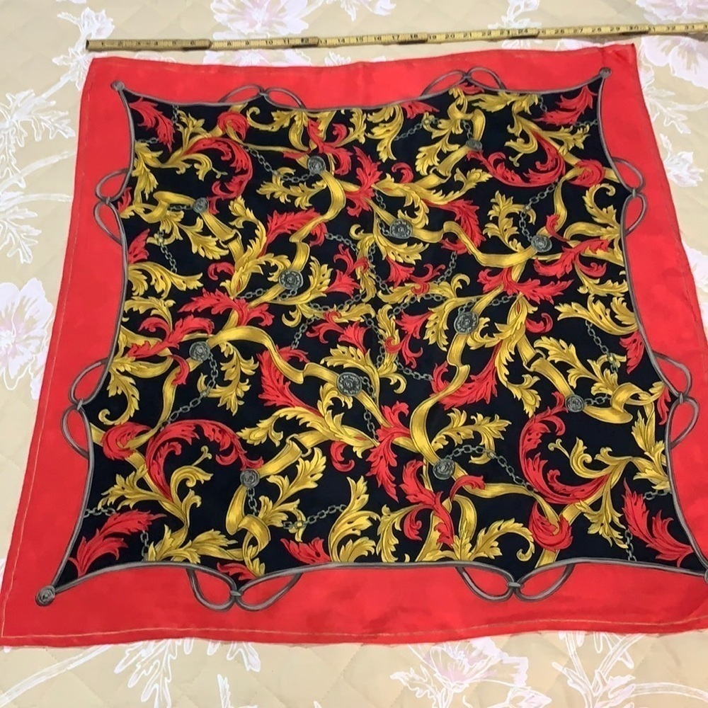 ❤️𝅺 silk scarf from Elaine Gold red, gold and black